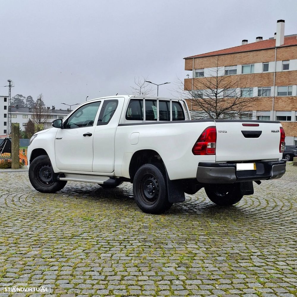 Toyota Hilux 2.4 D-4D 2WD CE CM 3L (Apenas 37.000kms) - 4