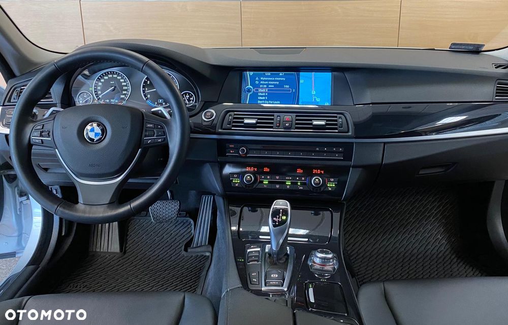 BMW Seria 5 523i Sport-Aut - 6