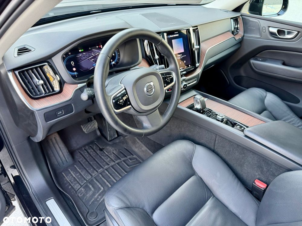 Volvo XC 60 B5 B AWD Plus Dark - 16
