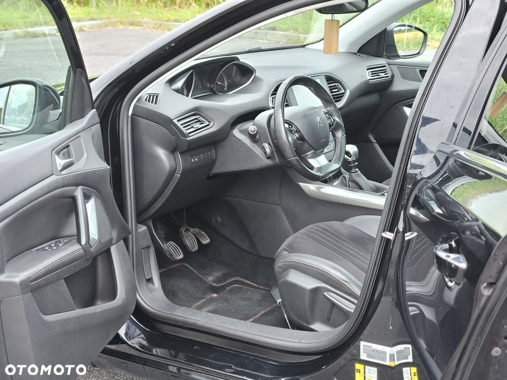 Peugeot 308 1.6 e-HDi Allure S&S - 9