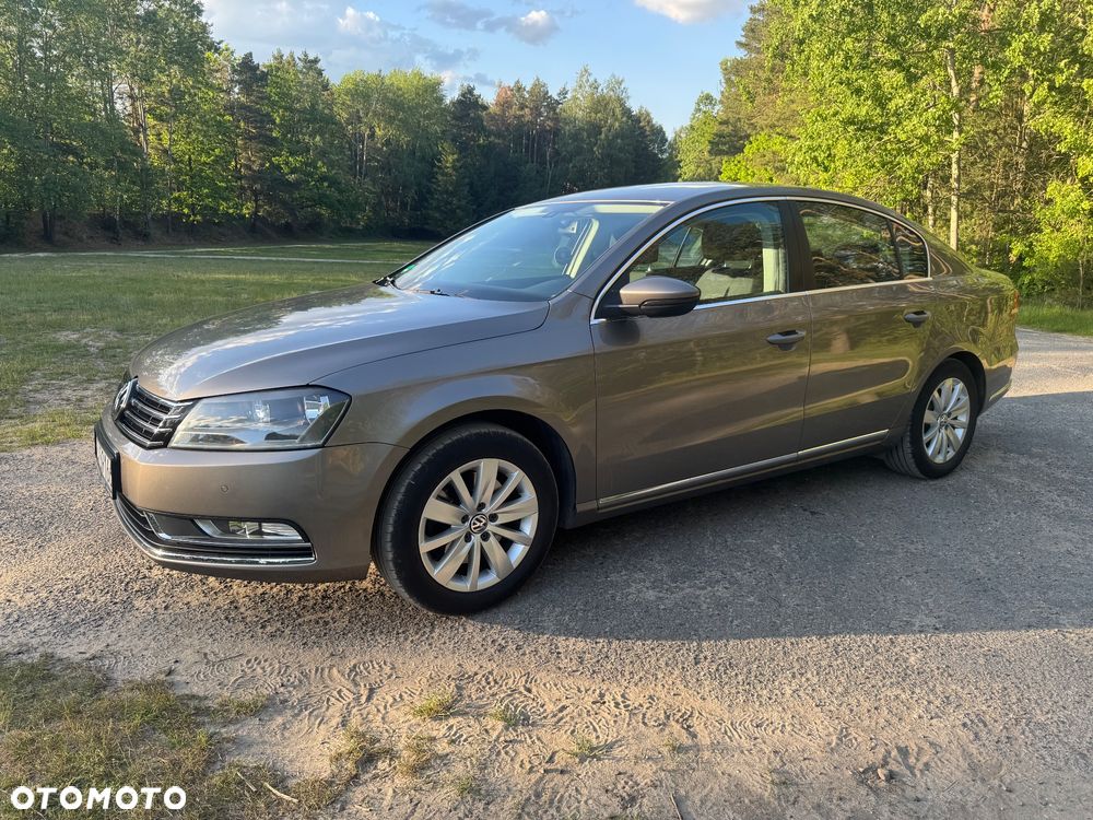 Volkswagen Passat - 25