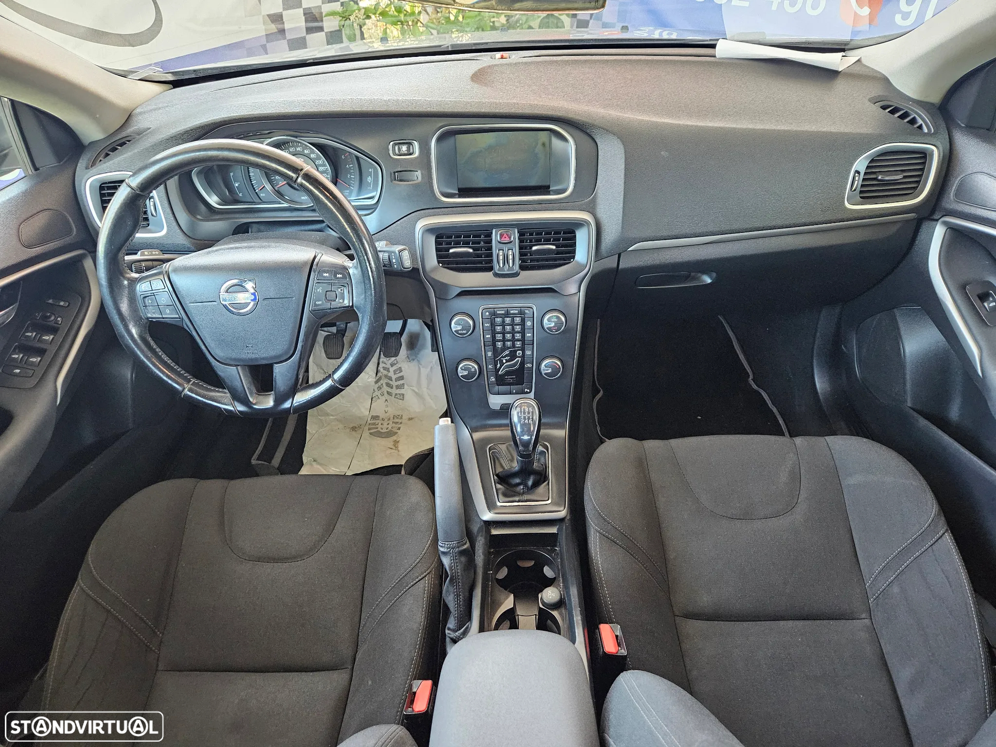 Volvo V40 1.6 D2 R-Design Summum - 6