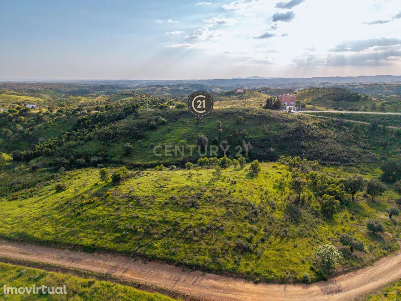 Terreno Rústico com acesso por estrada alcatroada e vista mar - Grande imagem: 3/6