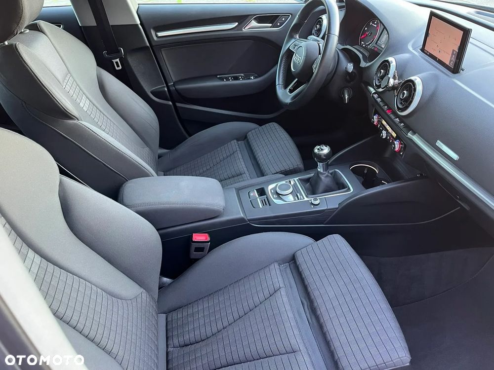 Audi A3 Sportback 2.0 TDI design - 28