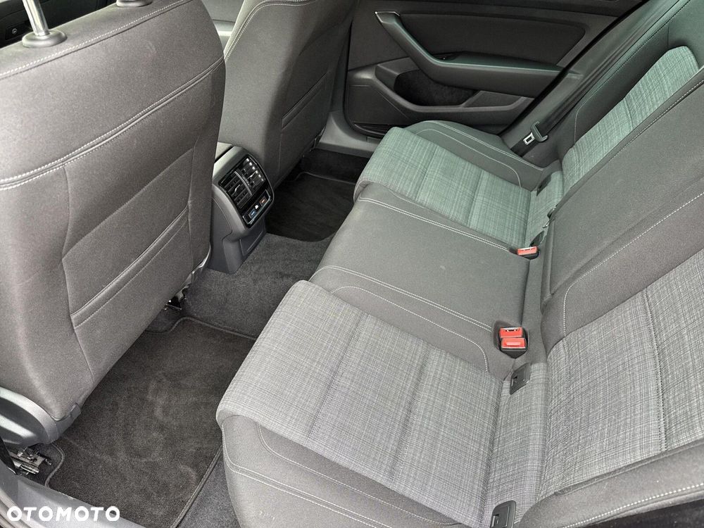 Volkswagen Passat - 38