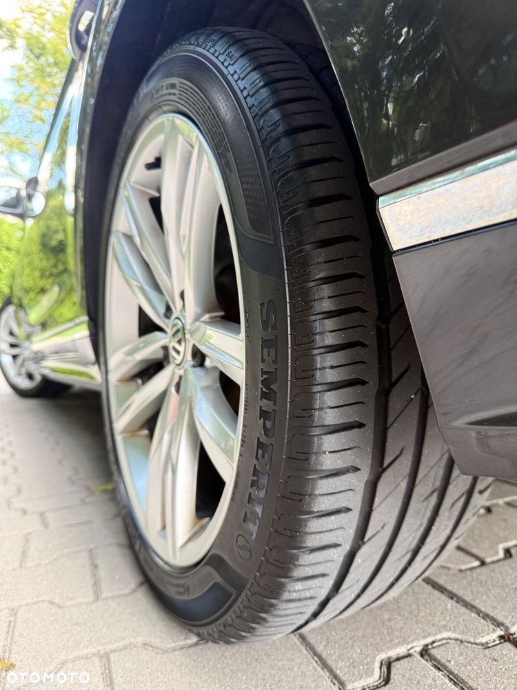 Volkswagen Passat Variant 2.0 TDI DSG (BlueMotion Technology) Highline - 32