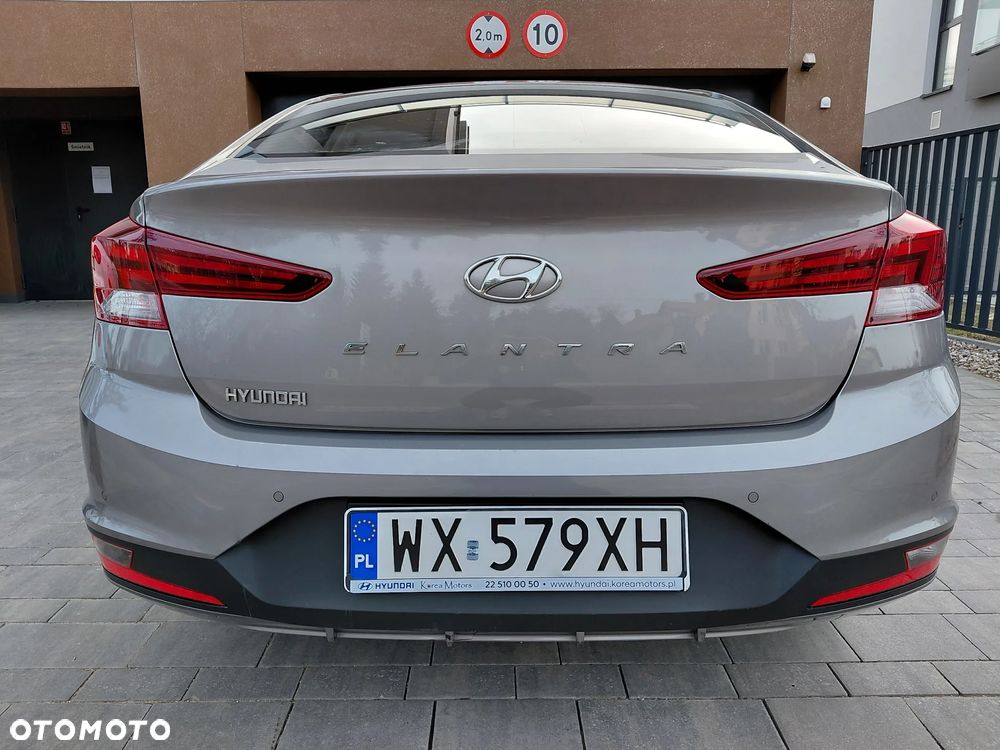 Hyundai Elantra 1.6 Classic Plus - 6