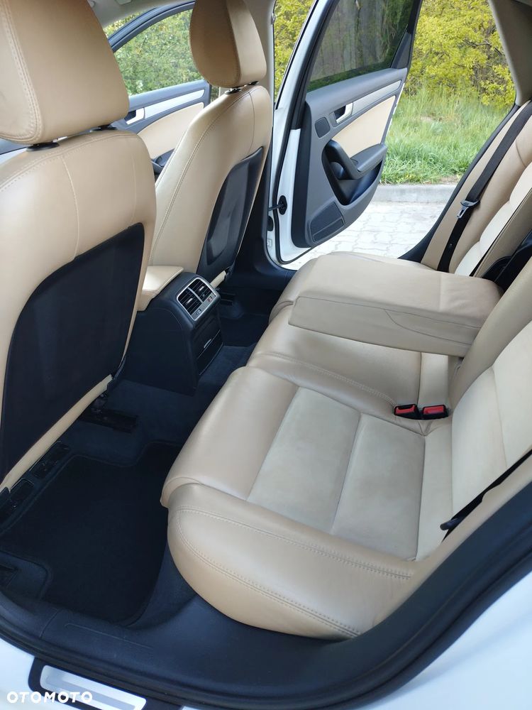 Audi A4 Limousine - 8