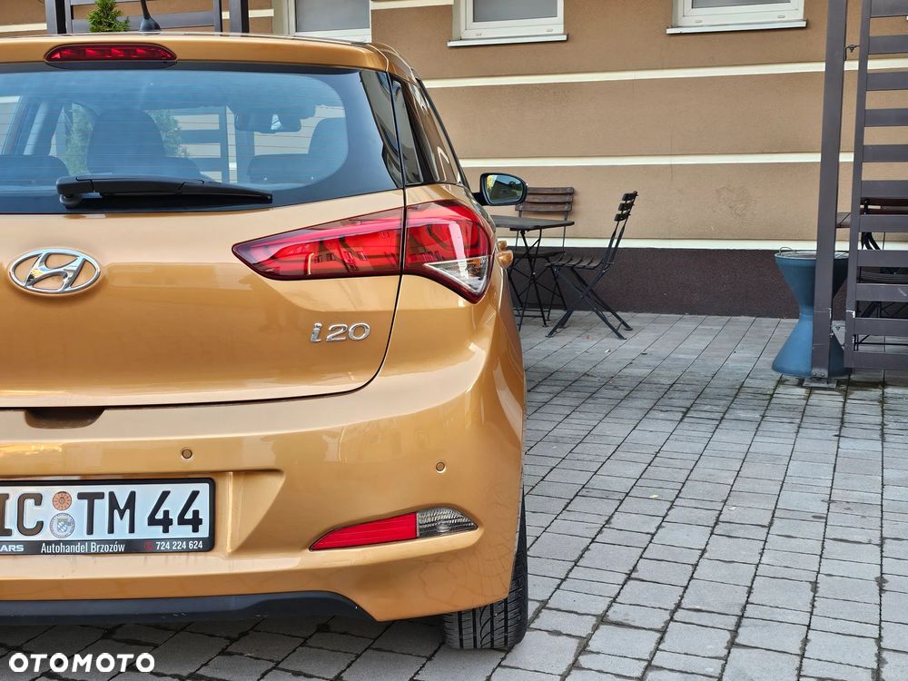 Hyundai i20 1.2 YES Gold - 38