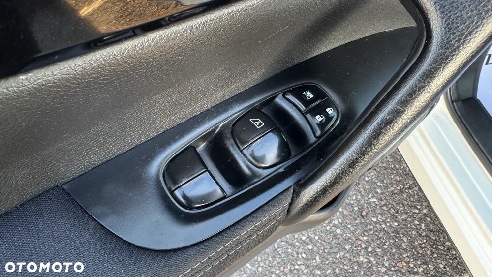 Nissan Qashqai 1.6 dCi DPF acenta - 25