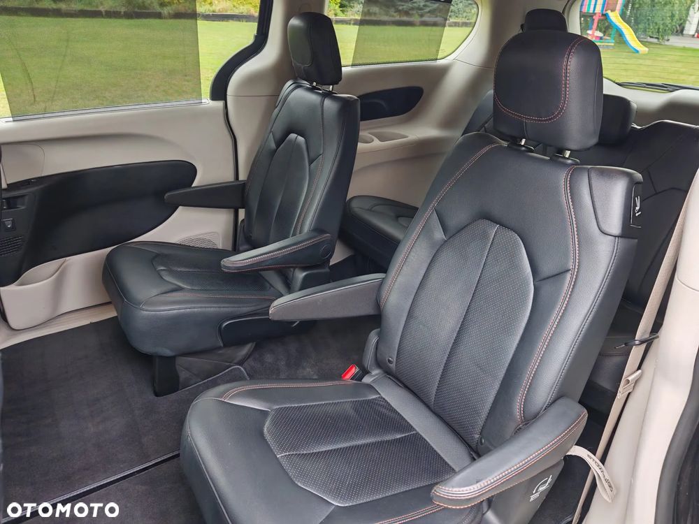 Chrysler Pacifica - 11