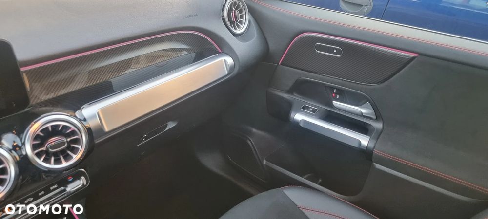 Mercedes-Benz GLB 250 4Matic 8G-DCT AMG Line - 25