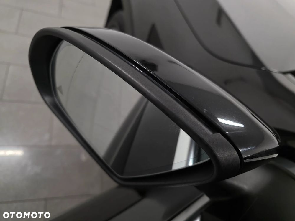 Mercedes-Benz GLC 300 d 4Matic 9G-TRONIC AMG Line Plus - 26