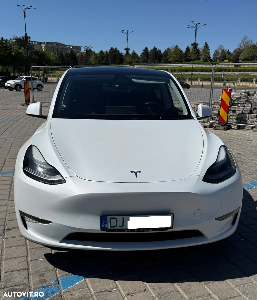 Tesla Model Y - 11