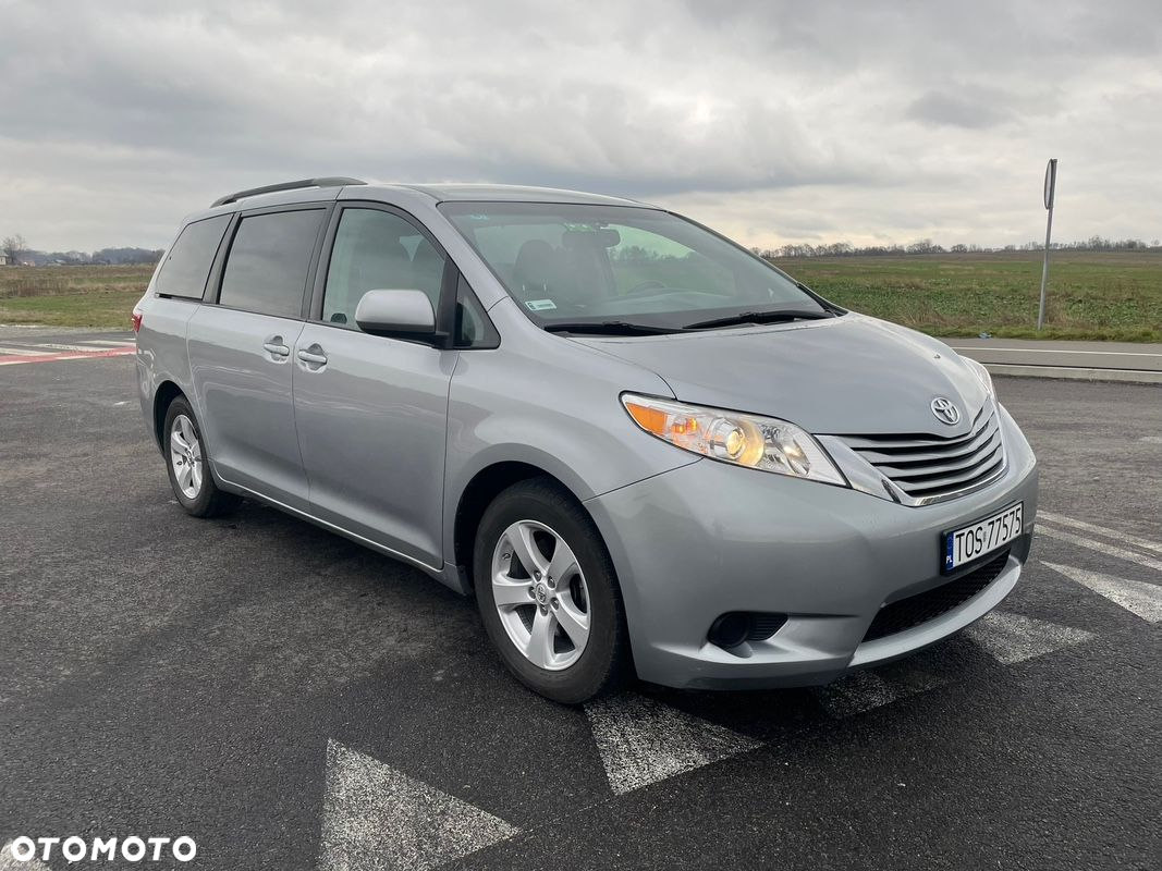 Toyota Sienna 3.5 V6 - 3