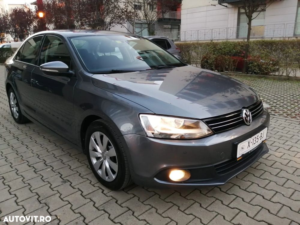 Volkswagen Jetta - 2