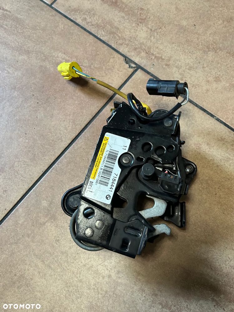 ZAMEK AKTYWNY MASKI LEWY BMW F10 F11 7184441 - 2