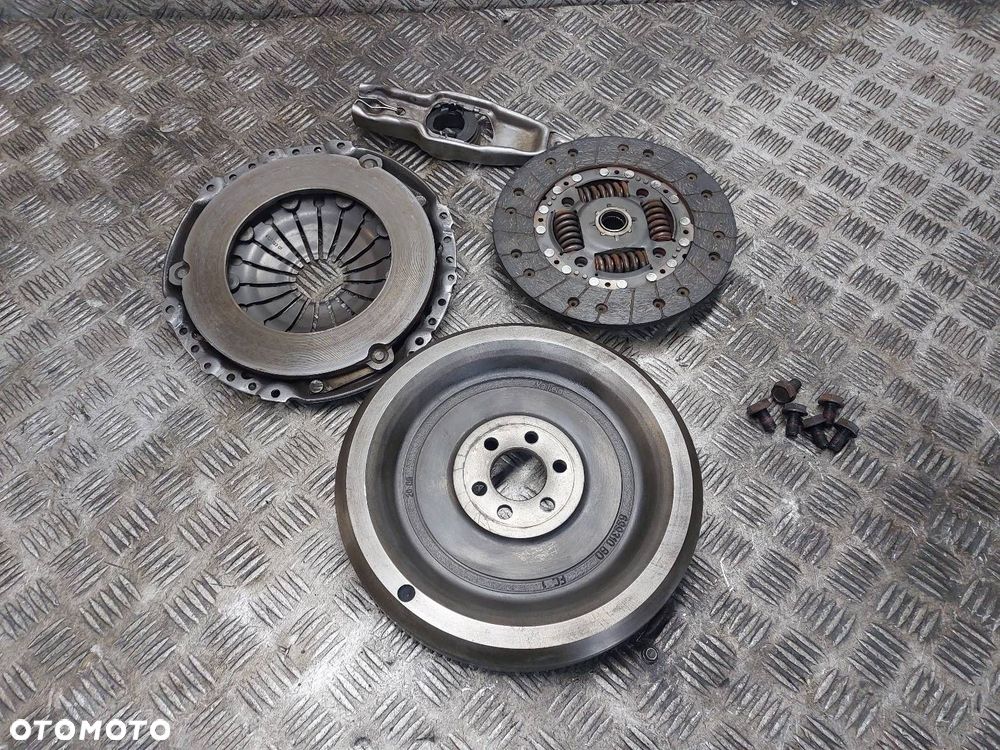 SPRZĘGŁO TARCZA + DOCISK + ŁOŻYSKO + KOŁO ZAMACHOWE AUDI A3 8L 1.9 TDI - 7