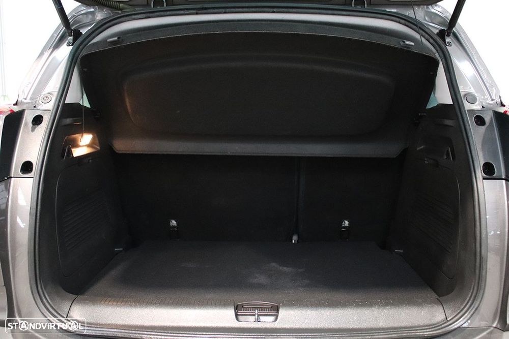 Opel Crossland X 1.2 T Innovation - 24