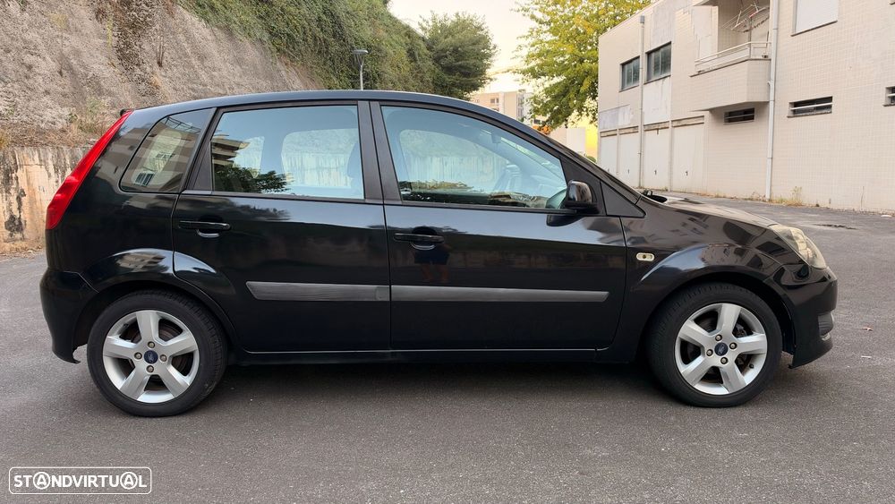 Ford Fiesta 1.25 Ghia - 7