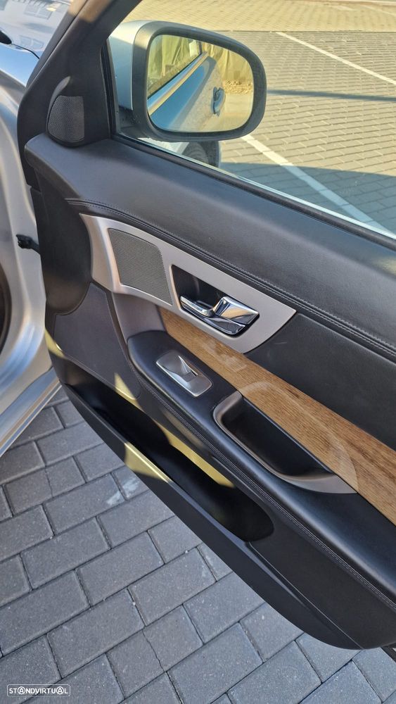 Jaguar XF 2.7 D V6 Premium Luxury - 11