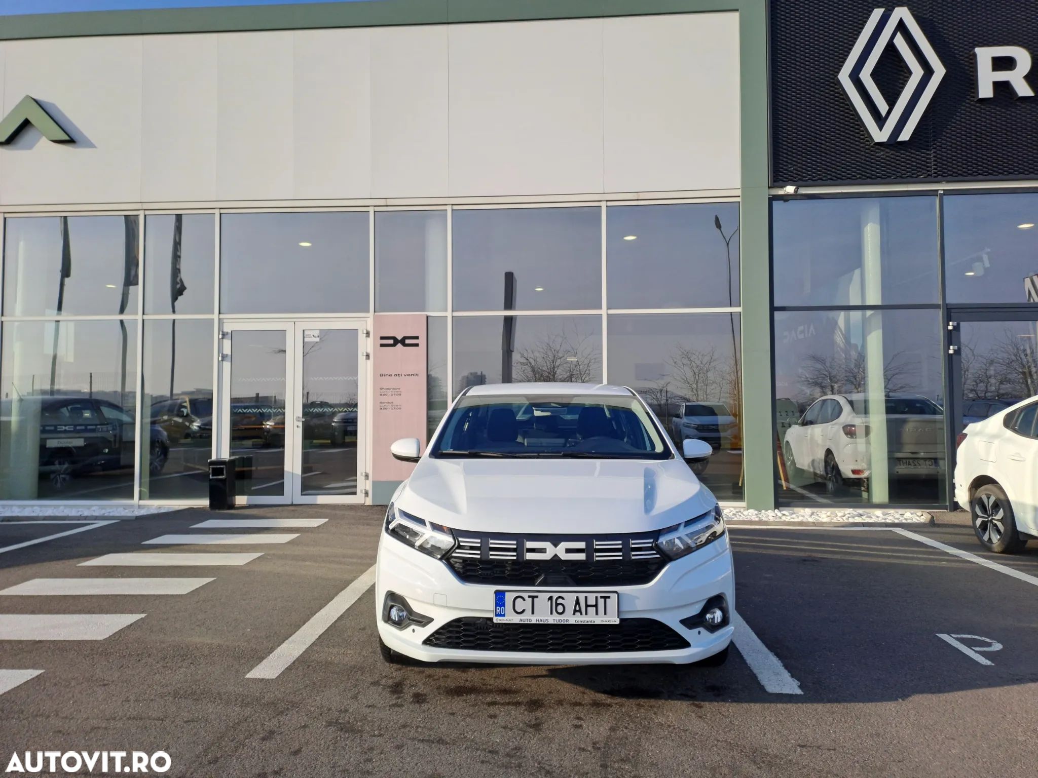 Dacia Logan TCe 90 MT6 Journey - 1