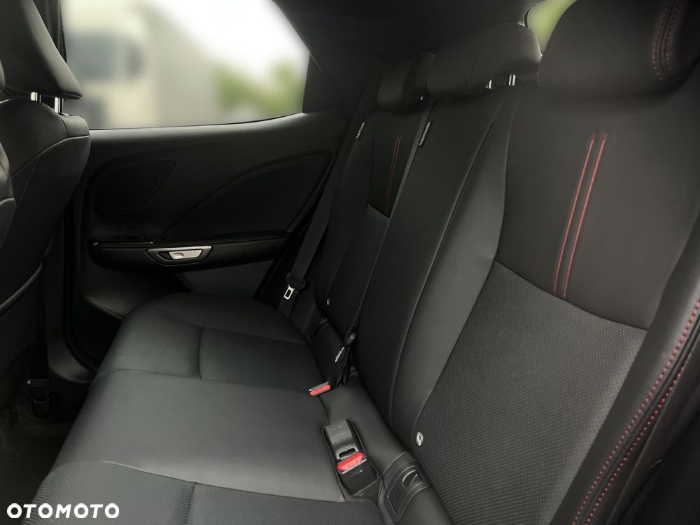 Lexus LBX 1.5 Hybrid Emotion - 14