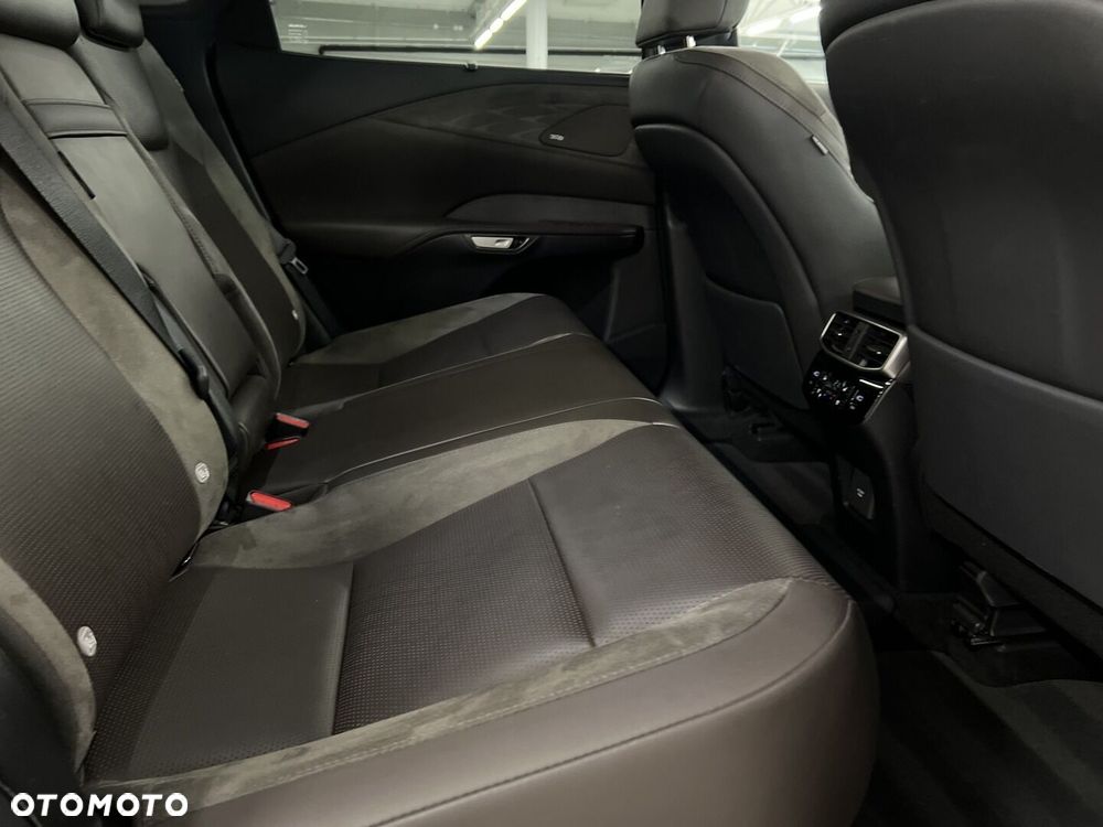 Lexus RX 450h+ Omotenashi - 14