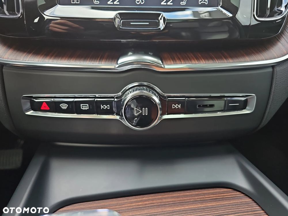 Volvo XC 60 B5 D AWD Ultimate Bright - 24