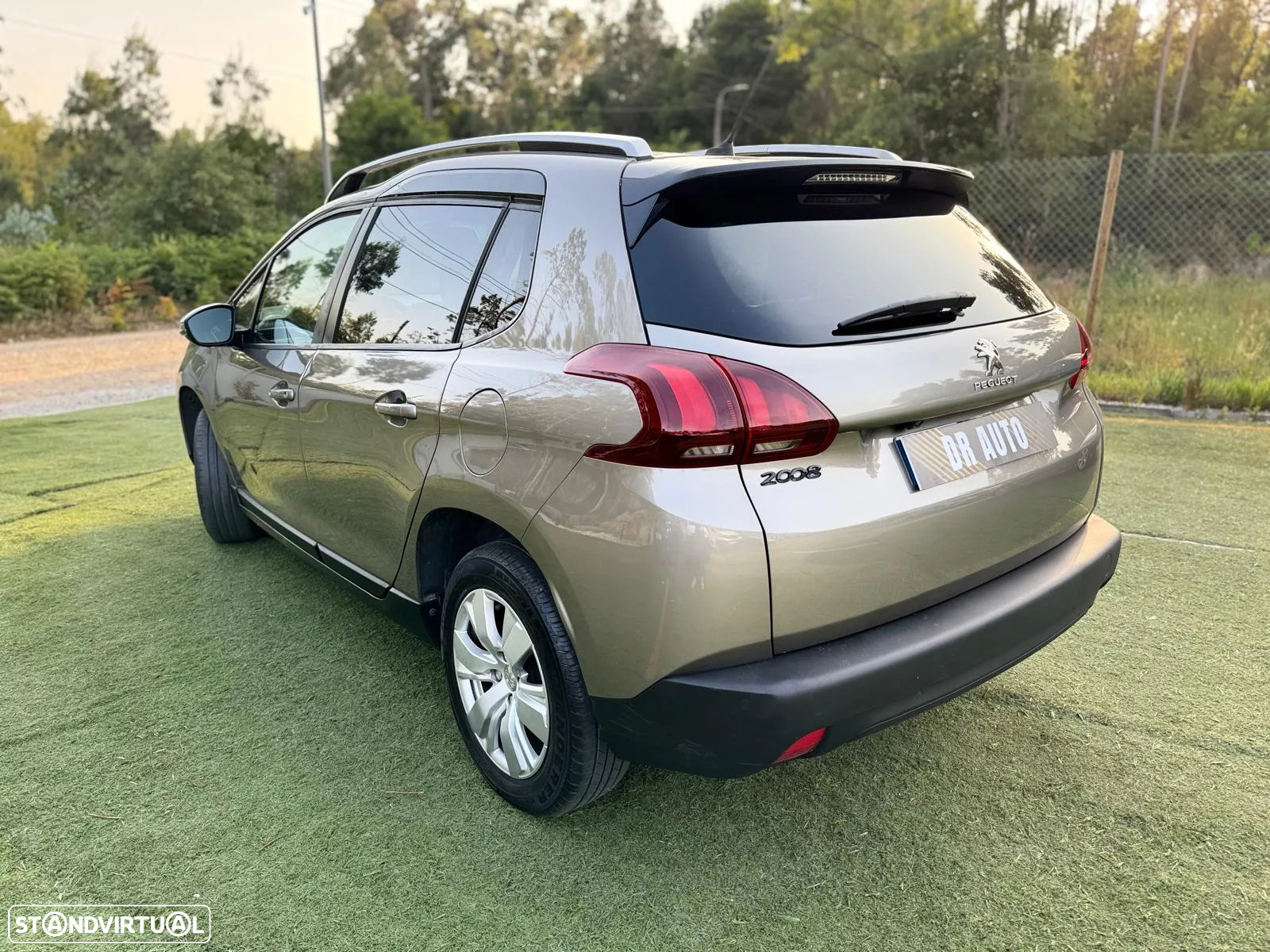 Peugeot 2008 1.6 BlueHDi Style - 2