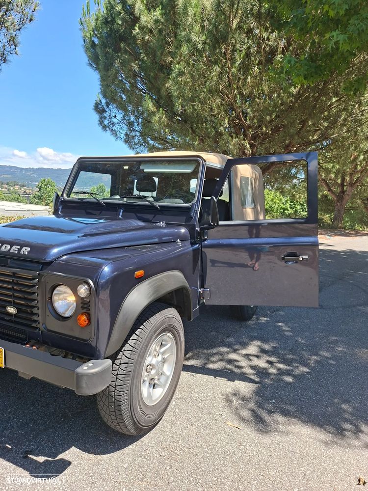 Land Rover Defender 90 2.2 CRD E - 2