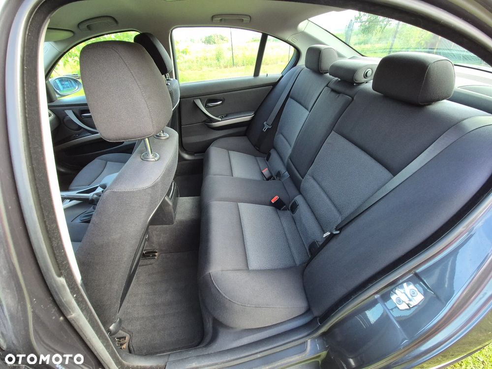BMW Seria 3 318i - 8