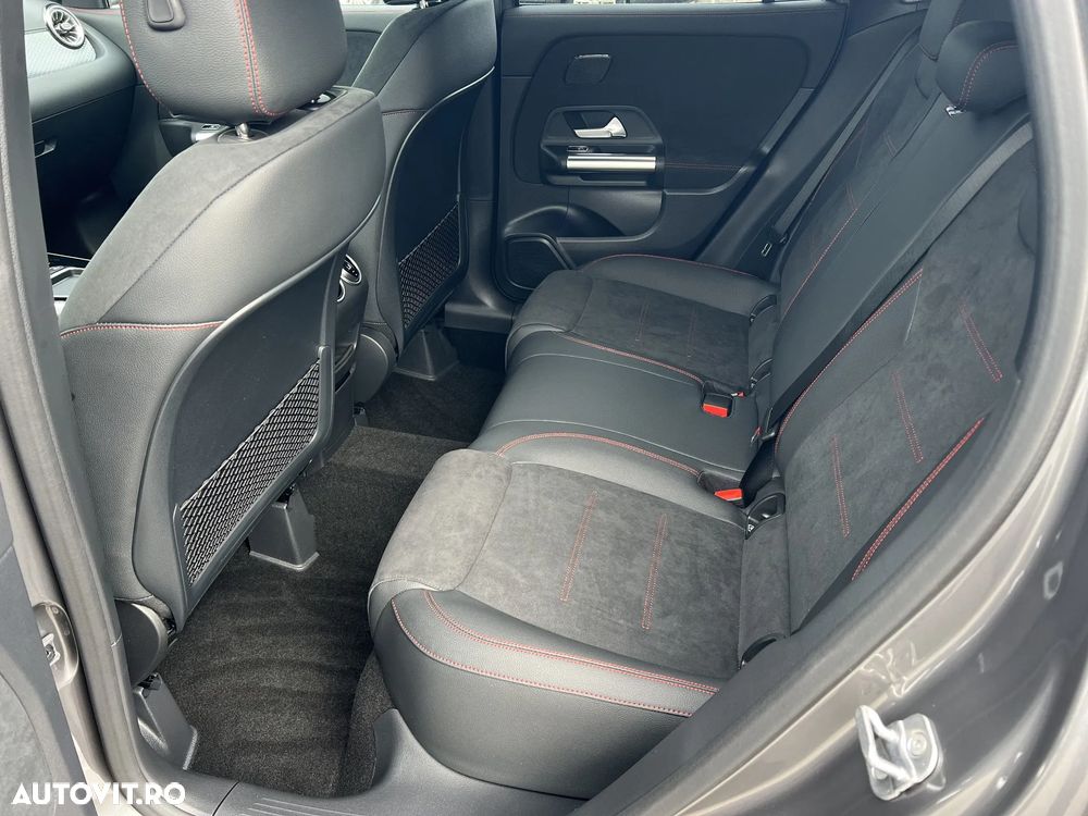 Mercedes-Benz GLA 220 4MATIC MHEV - 14