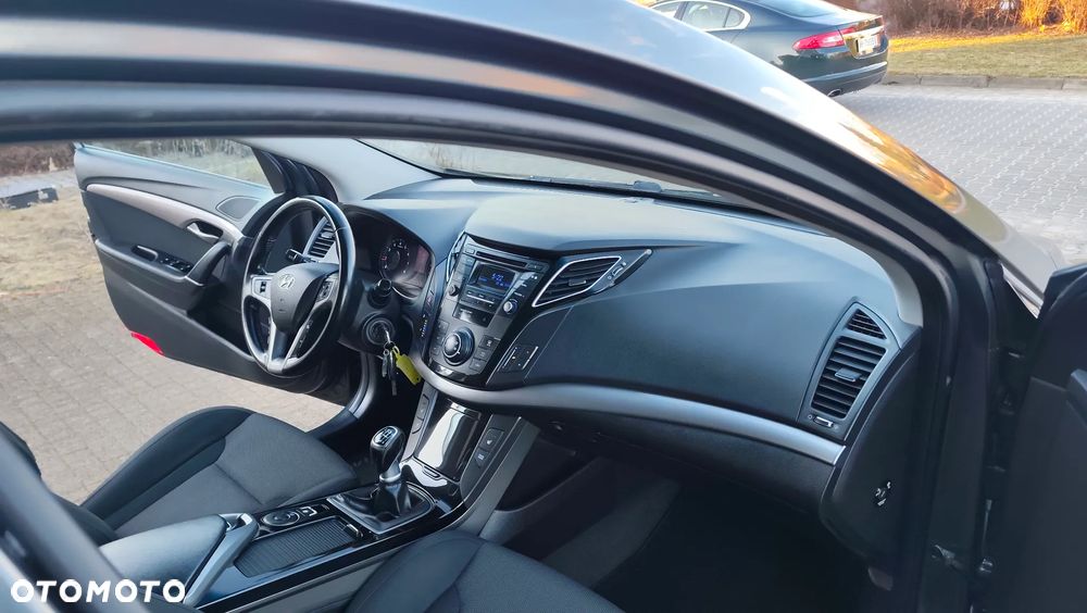 Hyundai i40 Kombi blue 1.6 Family+ - 31