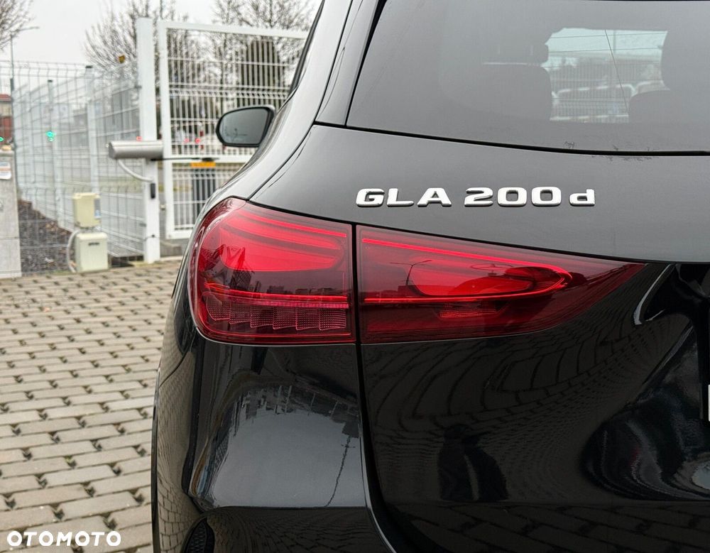 Mercedes-Benz GLA 200 d AMG Line - 13