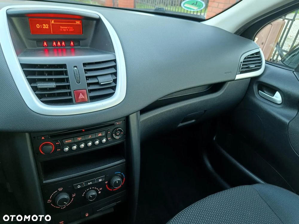 Peugeot 207 - 37