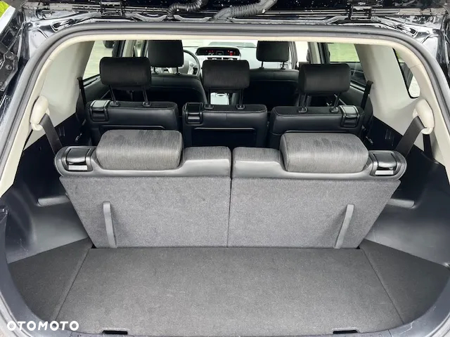 Toyota Prius+ (Hybrid) Executive - 11