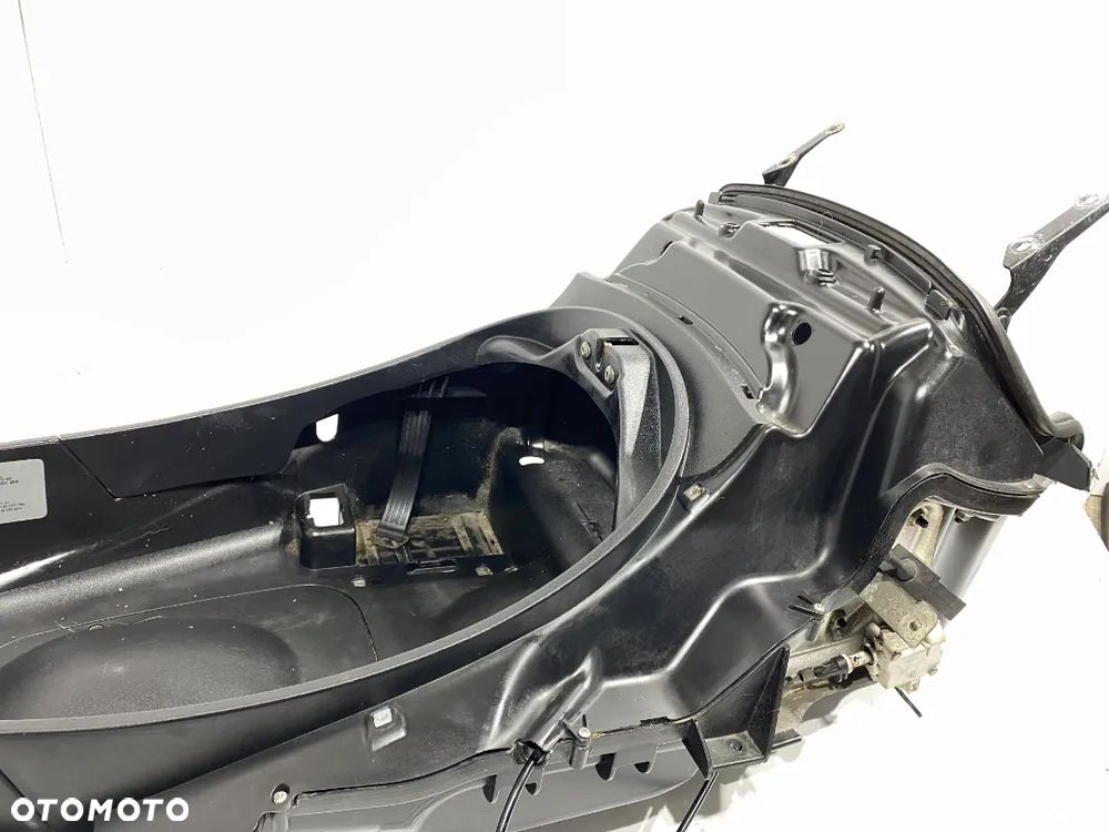 Kufer schowek Piaggio MP3 125 - 3