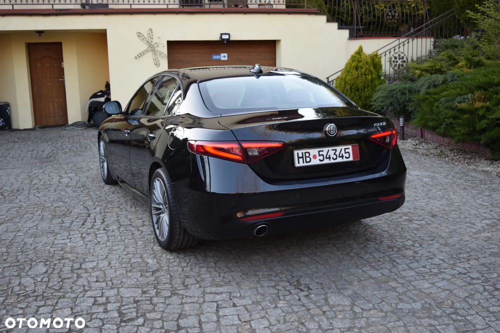 Alfa Romeo Giulia 2.2 AT8 Executive - 6