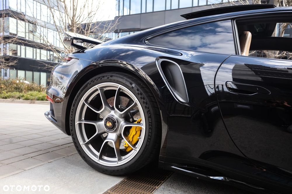 Porsche 911 Turbo S - 17