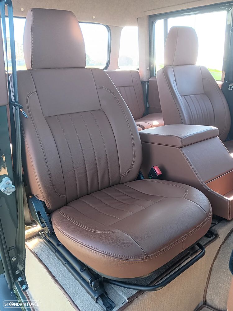 Land Rover Defender - 22