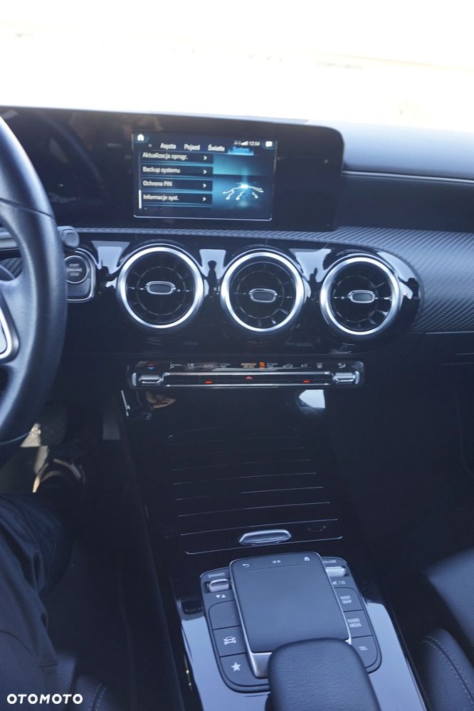 Mercedes-Benz CLA 250 E 8G-DCT - 24