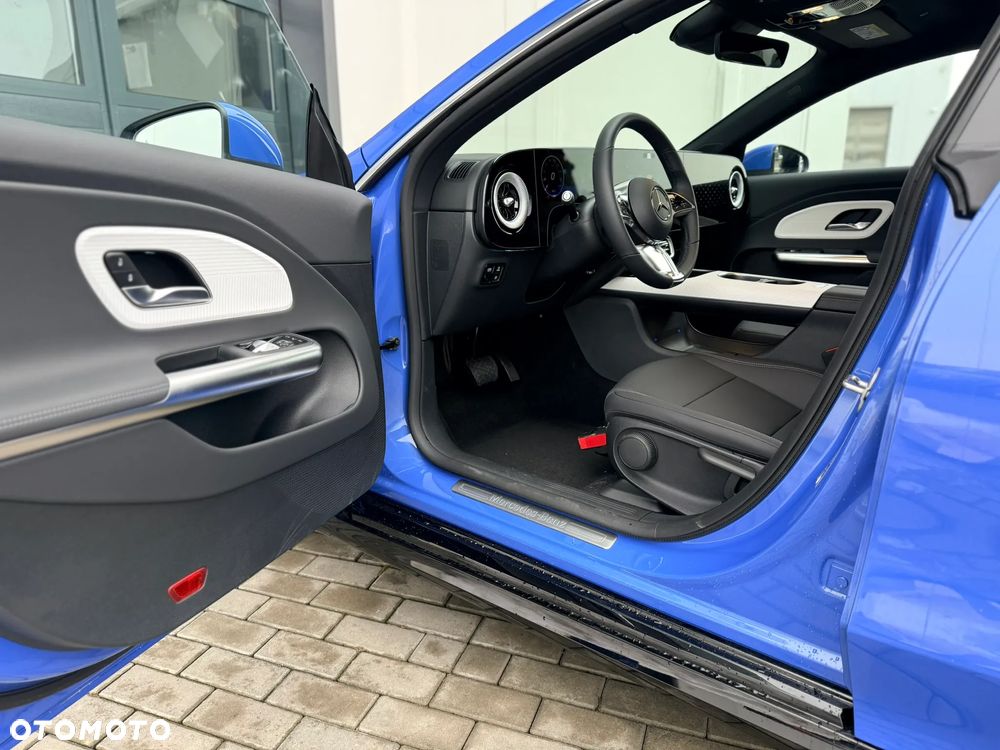 Mercedes-Benz CLA - 12