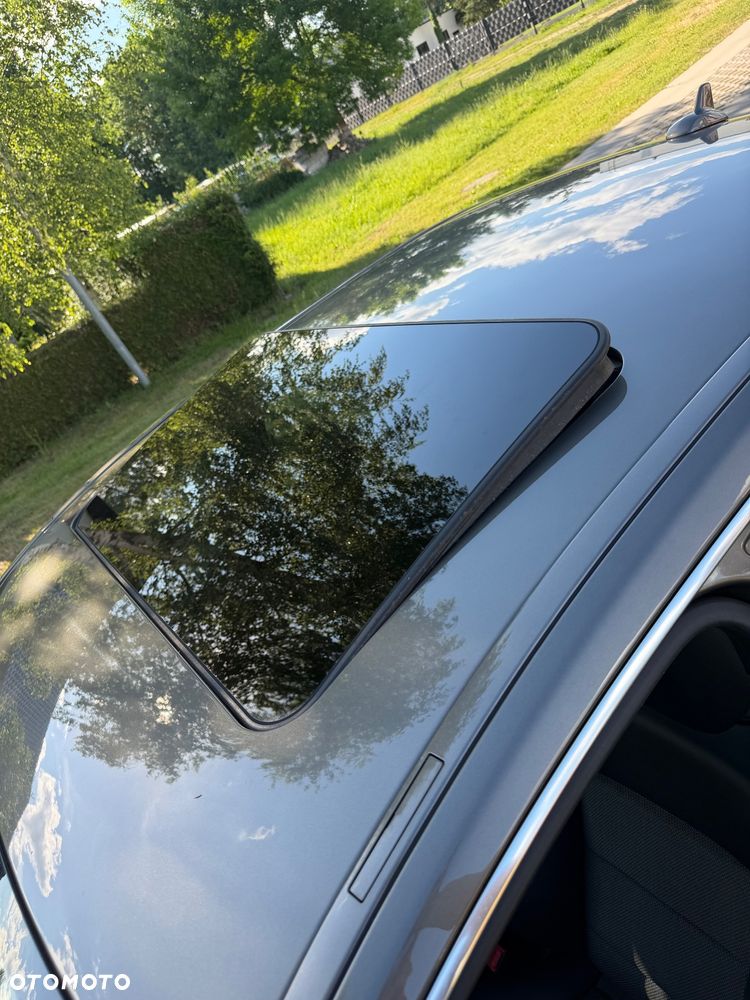 Mercedes-Benz Klasa E 300 CDI DPF BlueEFFICIENCY 7G-TRONIC Avantgarde - 38