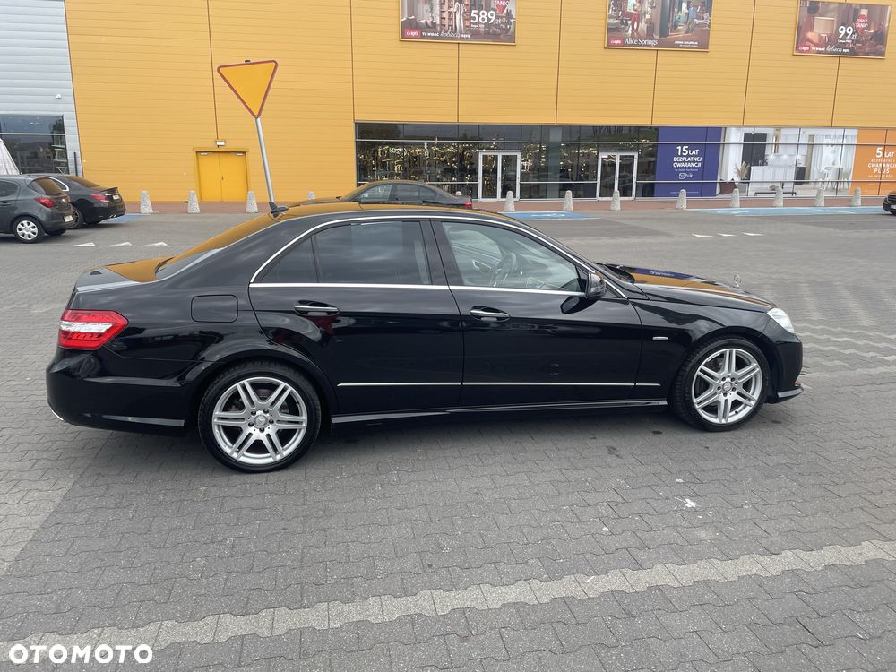 Mercedes-Benz E-Class 2012 photo 2