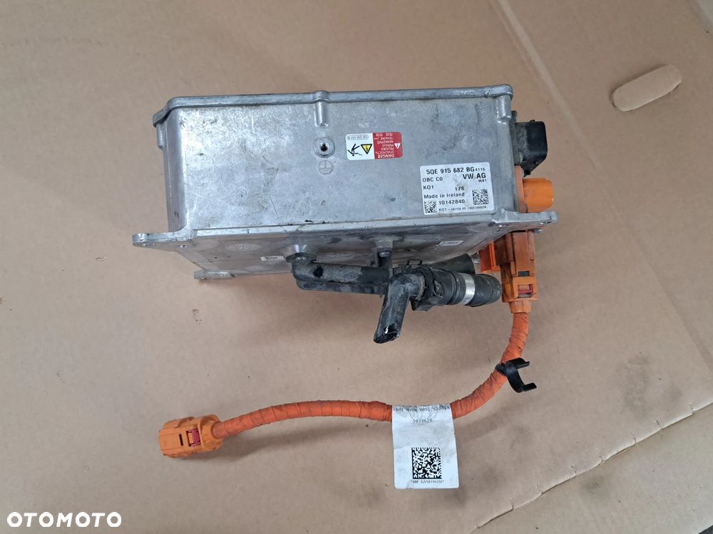 Volkswagen golf VII Arteon stacja ładowania baterii 5QE915682BG moduł - 2