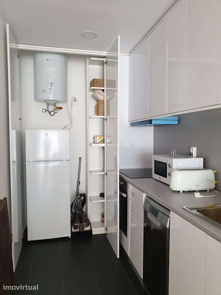 Apartamento T1 com varanda e elevador em Porto - Grande imagem: 3/23