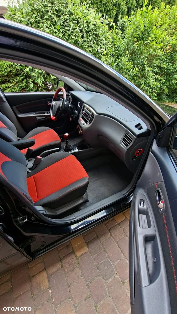 Kia Rio 1.6 Sport - 18