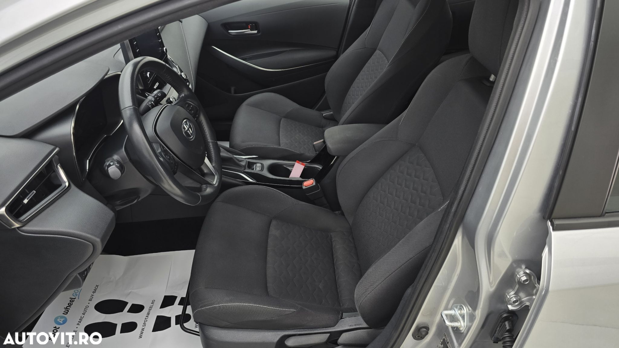 Toyota Corolla 1.8 HSD Dynamic - 12