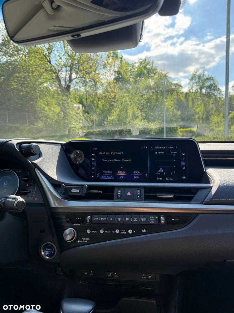 Lexus ES 300h Business Edition + - 9